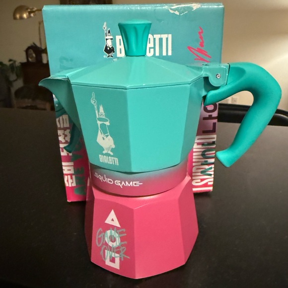 Bialetti Solid Game Moka Express - Pink and Blue - Picture 2 of 5